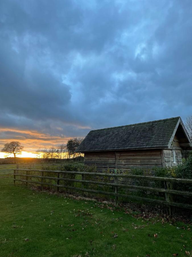 The Hat'S Hut Mixbury Exterior photo